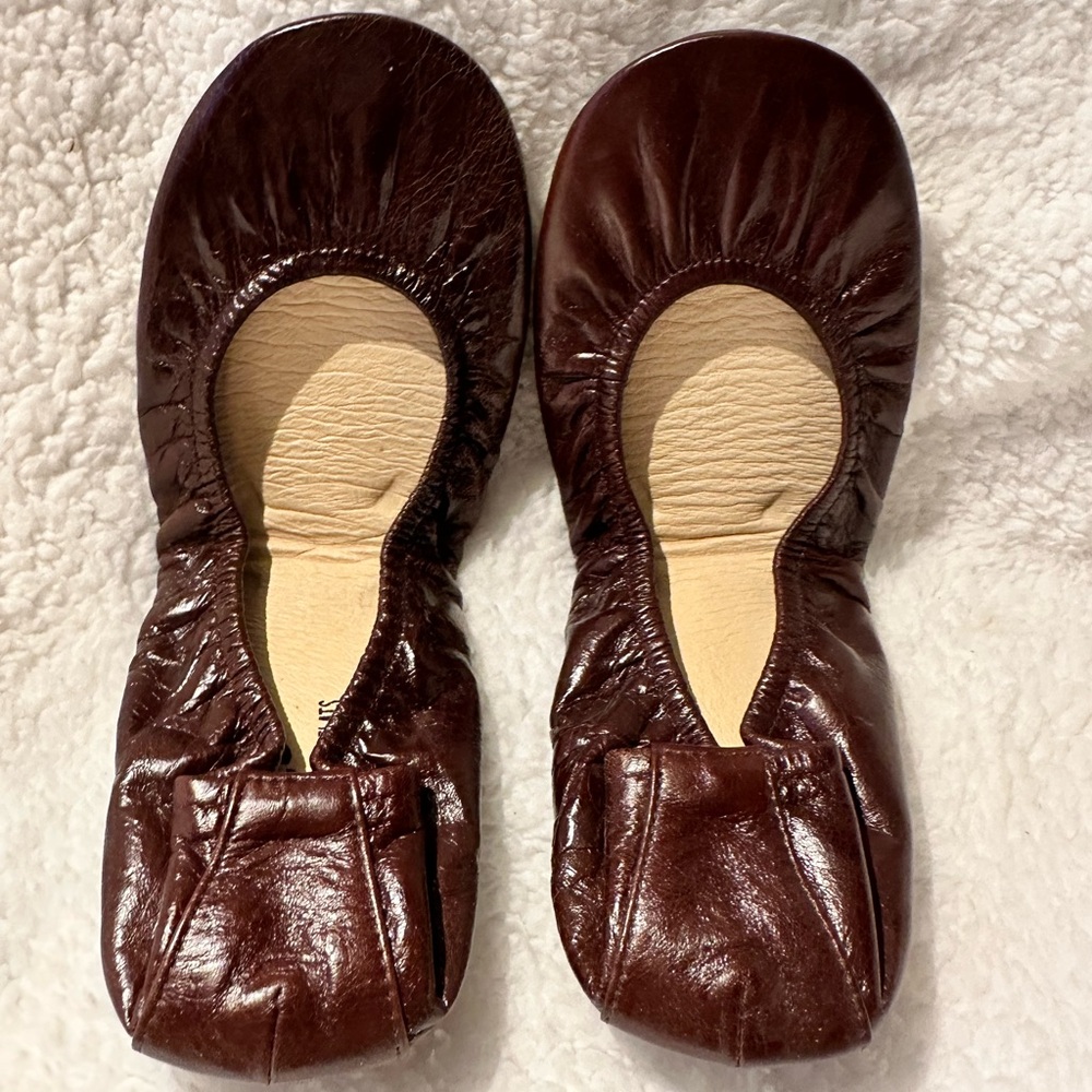 Brand new, never worn Coffee Oil Tanned Storehouse Flats size 10.